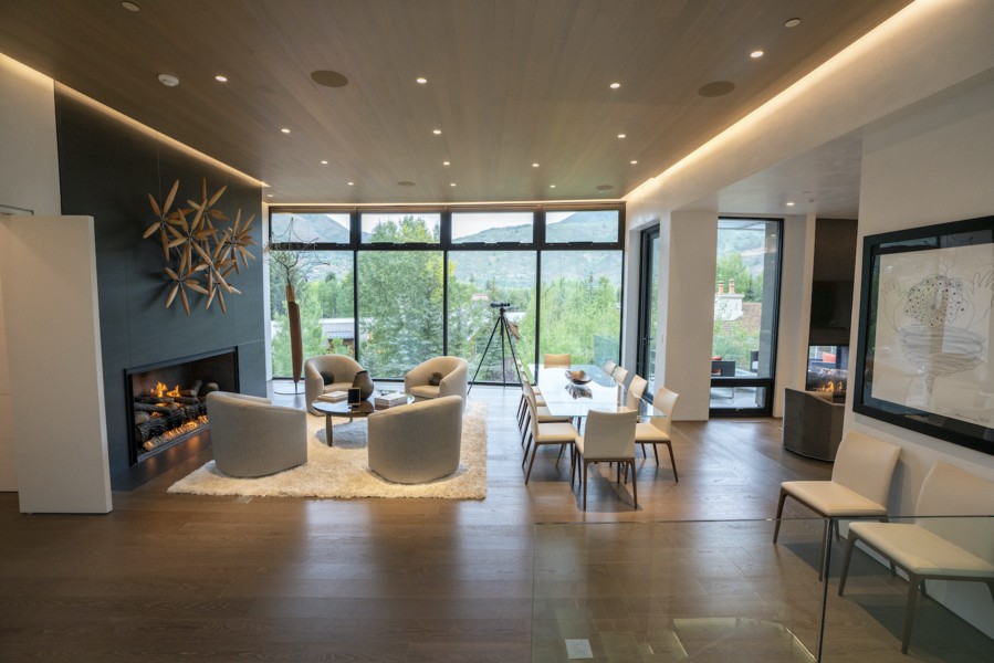 Sonance in-ceiling speakers in a home with an open floor plan and floor-to-ceiling windows. 